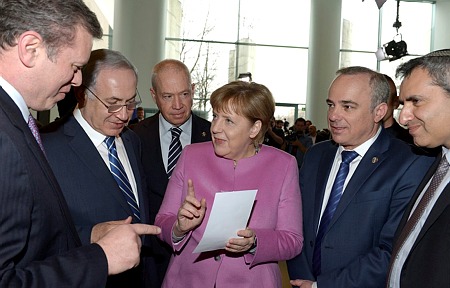 מרקל, נתניהו ובכירים בממשלת ישראל במהלך מפגש ממשלות שנתי בברלין, 2016