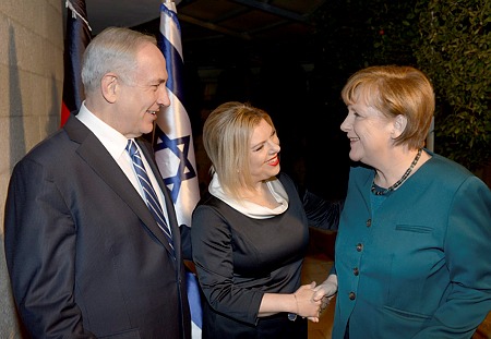 ראש הממשלה בנימין נתניהו ורעייתו שרה עם קנצלרית גרמניה אנגלה מרקל בבית ראש הממשלה, ירושלים. 2014, עמוס בן גרשום