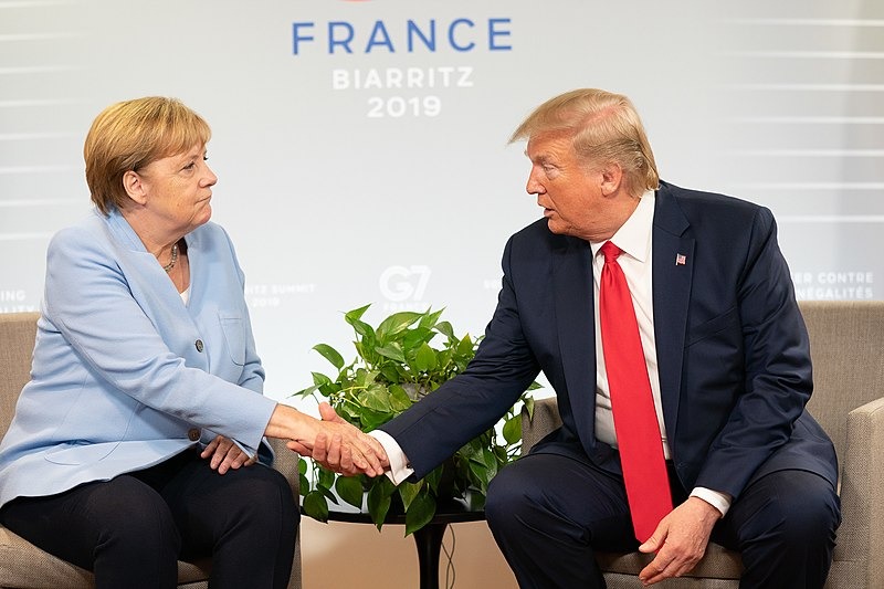 מרקל וטראמפ בפסגת ה-G7 בצרפת, 2019